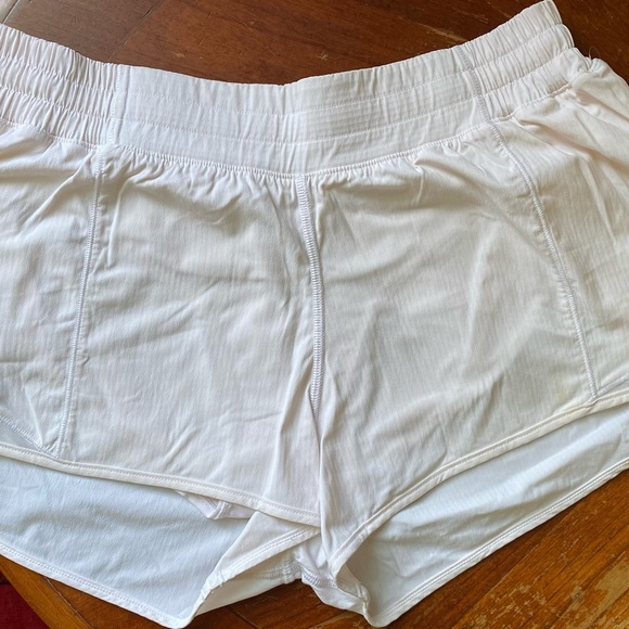 Lululemon White Athletic Shorts size 8 - Picture 5 of 12